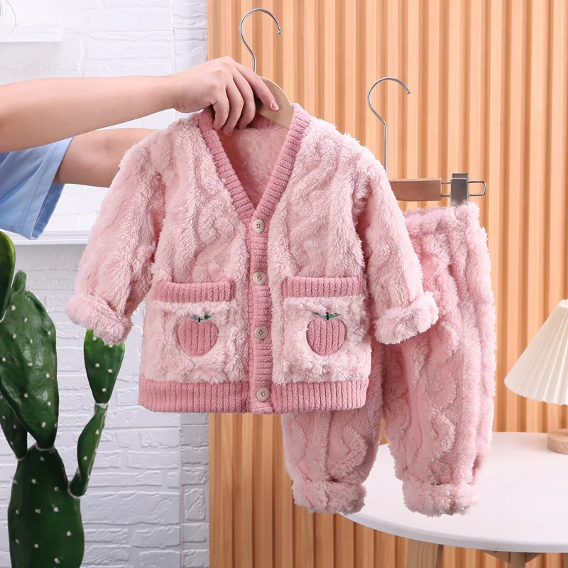 Pijama cálido de invierno para niña