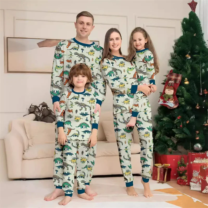 Conjuntos navideños a juego para familia: pijamas y pelele de bebé
