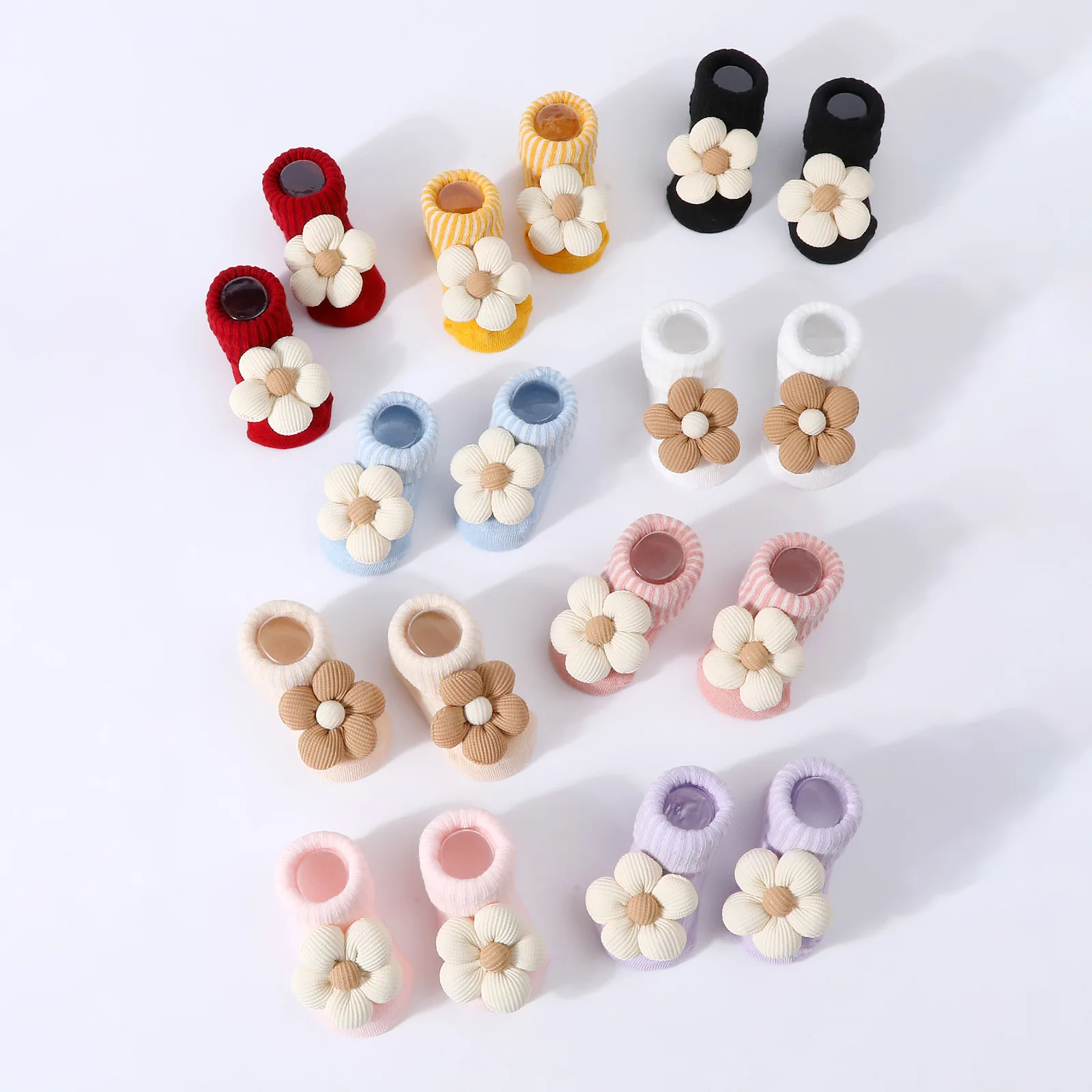Set de gorros florales y calcetines para bebé recién nacido - imagen 5