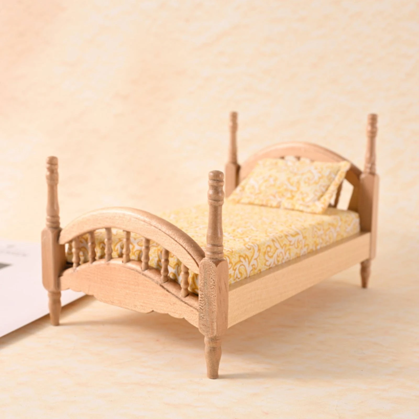 Cama para muñecas con colchón estilo europeo en miniatura individual - imagen 2