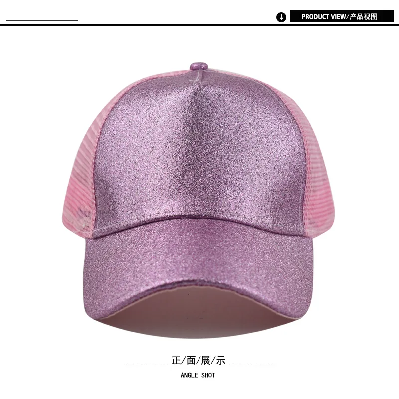 Detalle del diseño y gráficos de la gorra