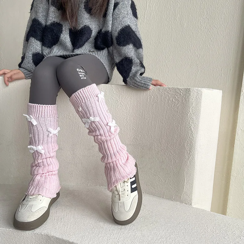 Calentadores puestos sobre botas, combinación ideal para invierno