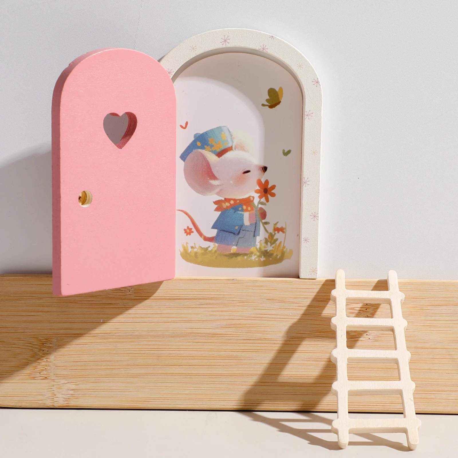 Puerta elfo decorativa estilo hada abierta y con bisagras