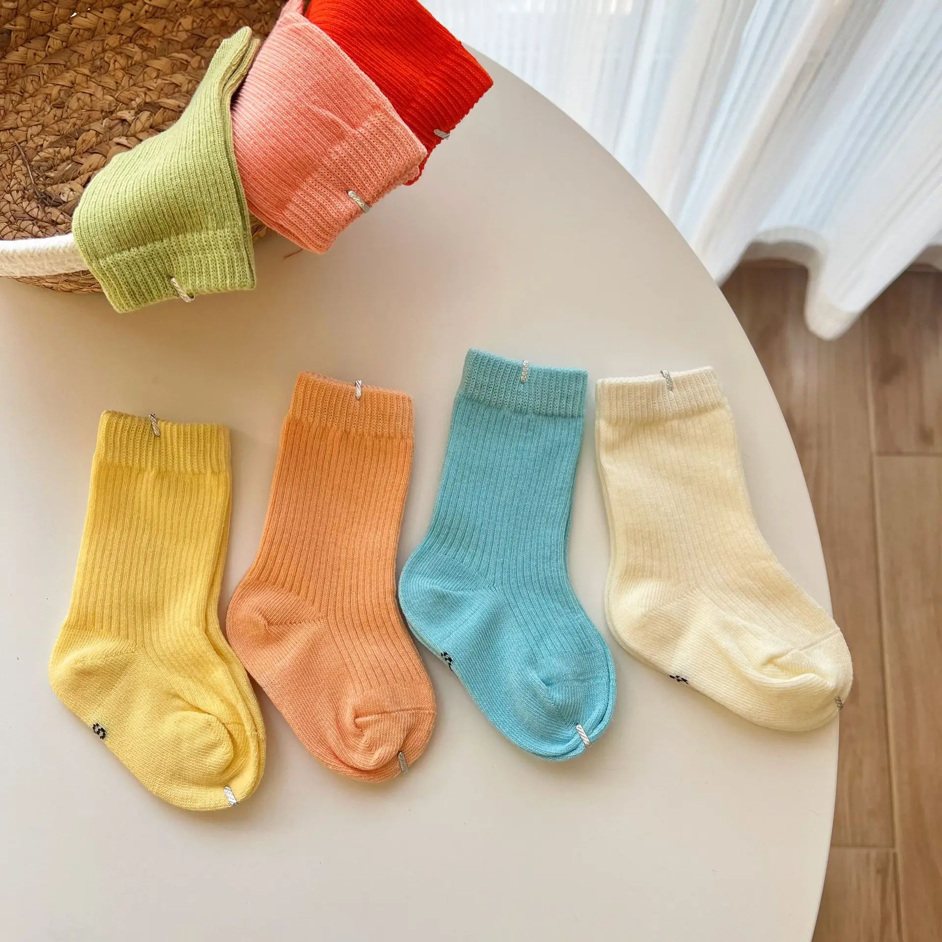 Calcetines largos de algodón para bebé – color caramelo - imagen 3