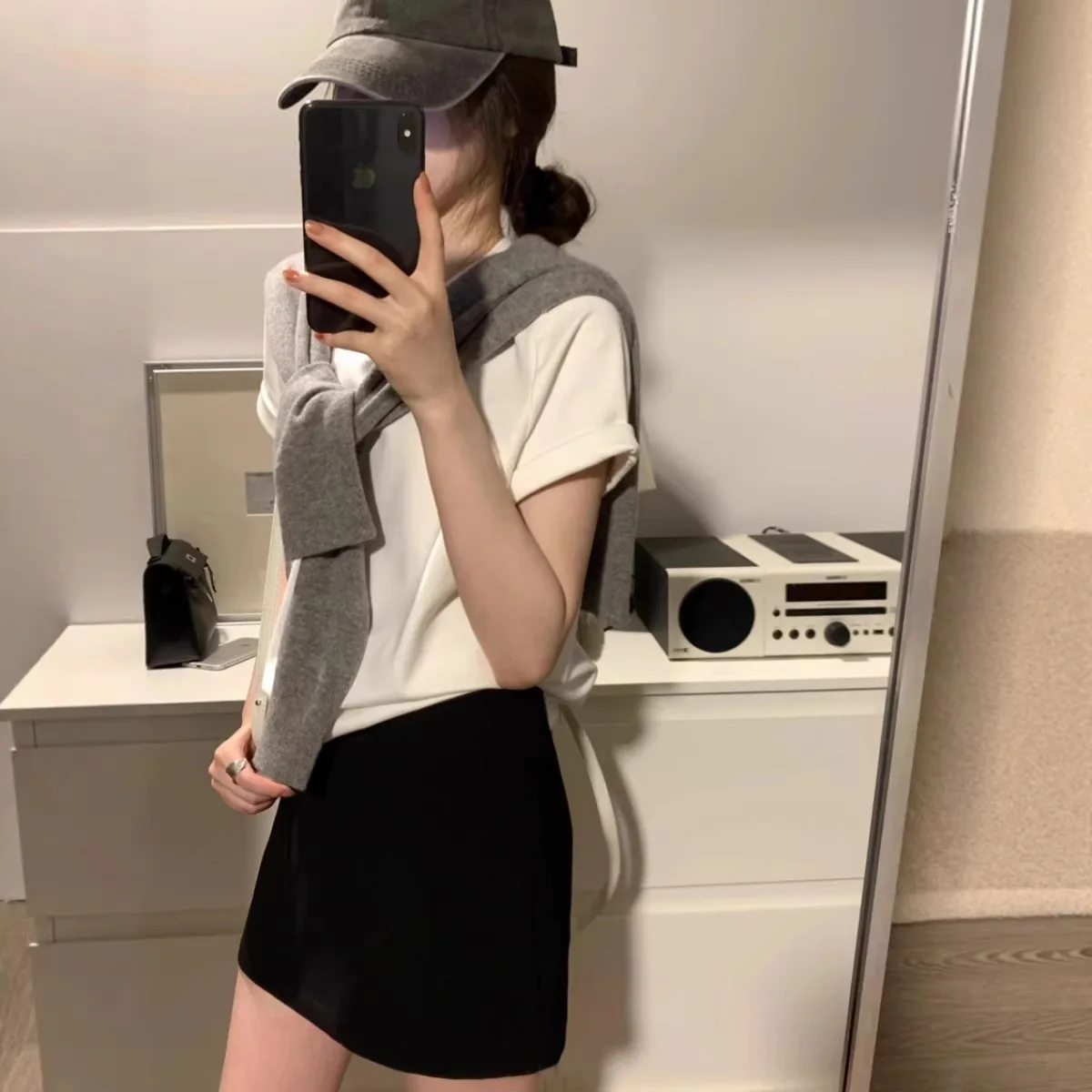 Camiseta blanca básica de algodón con manga corta para mujer - imagen 3
