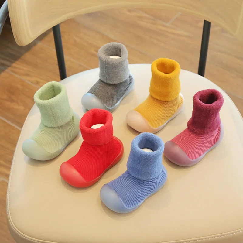 Zapatos tipo calcetín de lana antideslizantes cálidos para bebé - imagen 2