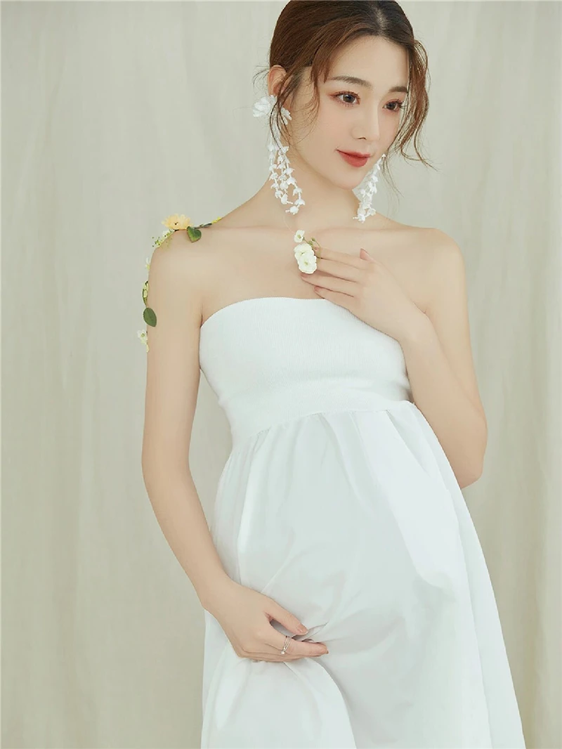 Vestido blanco de maternity con detalles de tela