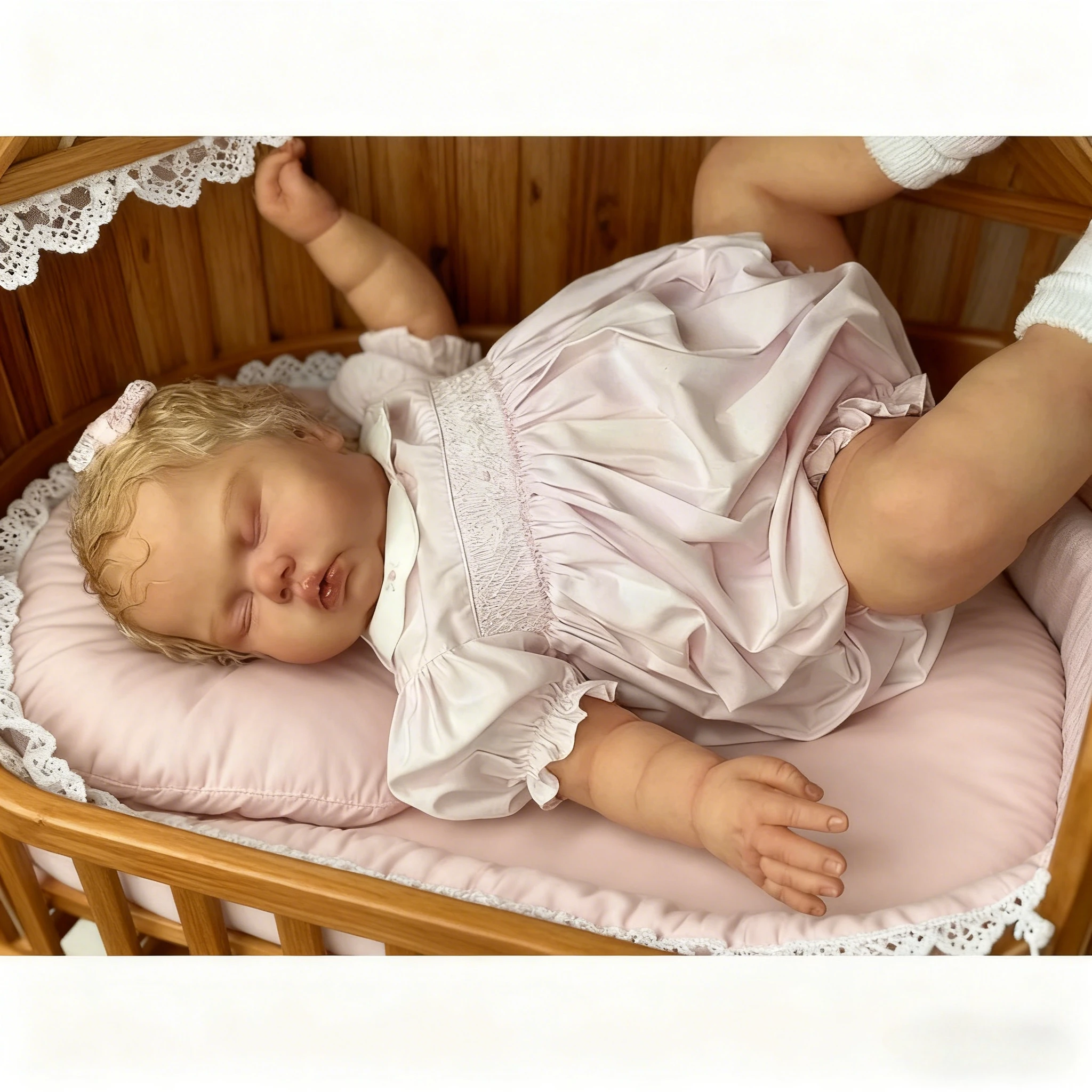 Muñeca reborn NPK Pickle Sleeping en posición dormida