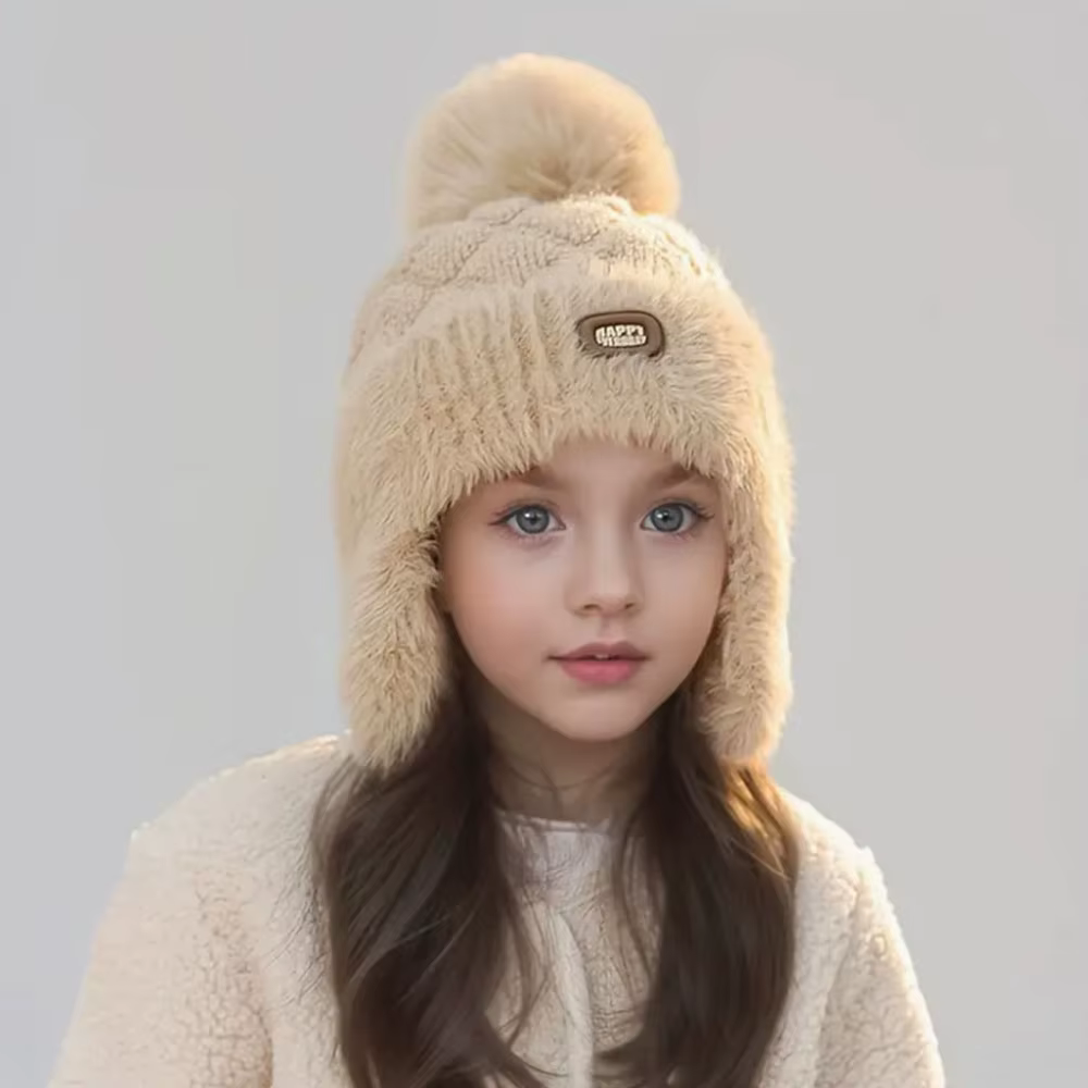 Detalle de las orejeras del gorro infantil