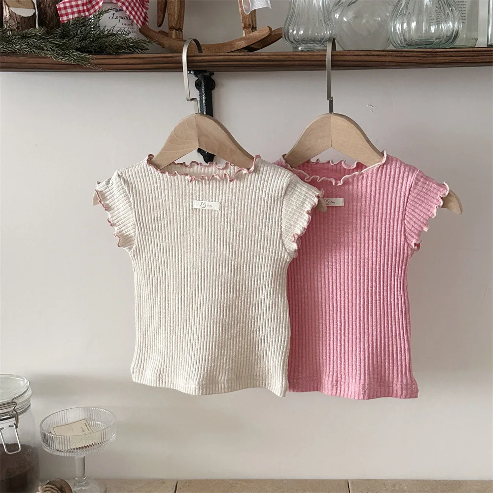 Camiseta de bebé MILANCEL en color crema con ribete de volantes