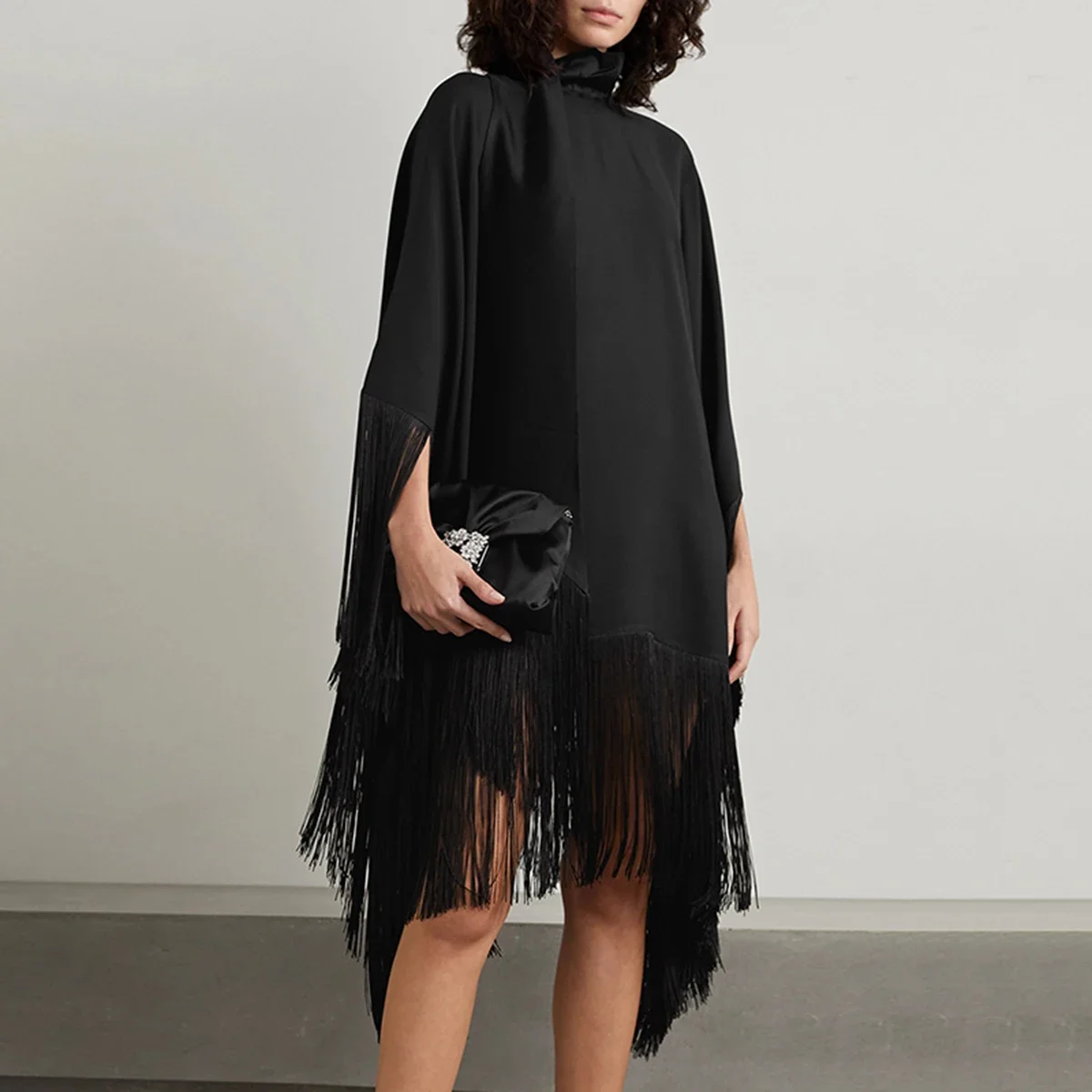 Vestido midi negro de maternidad con flecos
