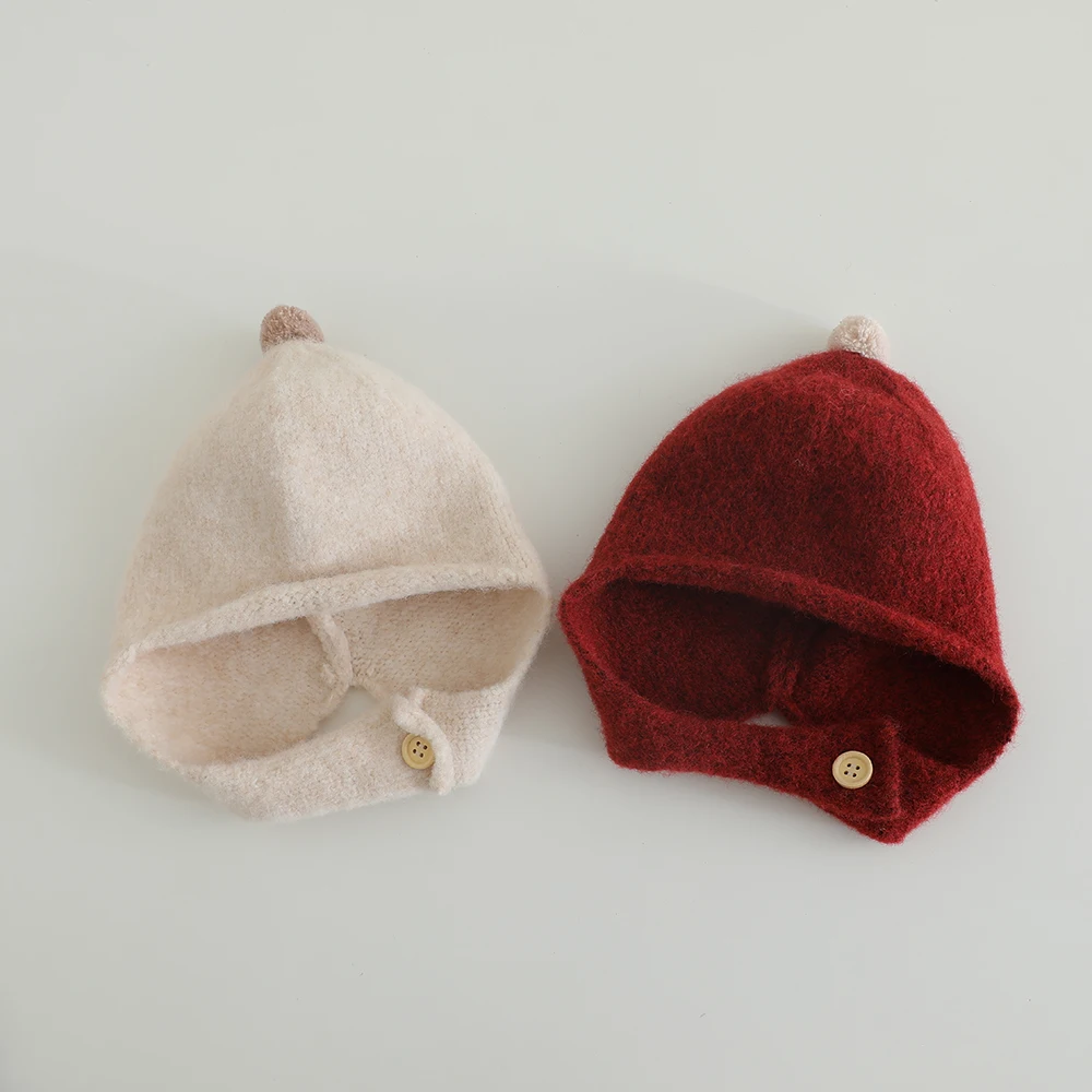 Gorro tejido para bebé de otoño-invierno con pompón y orejeras - imagen 2