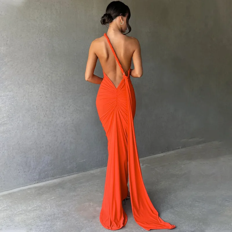 Vista frontal del vestido ajustado