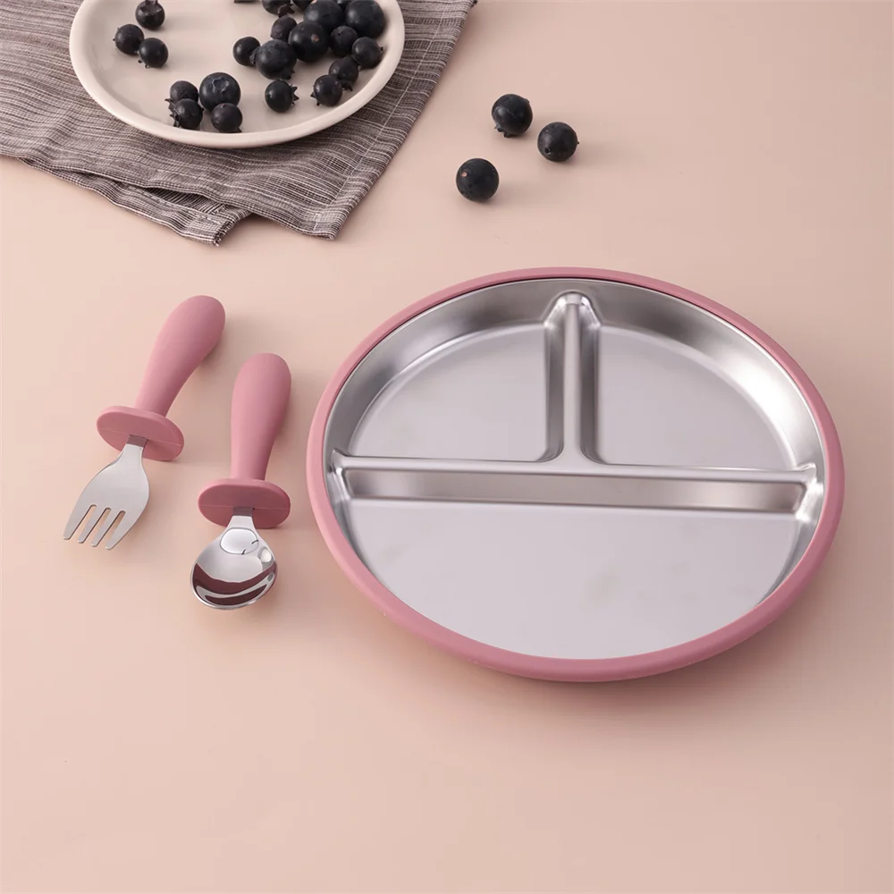 Plato con ventosa antideslizante sobre mesa