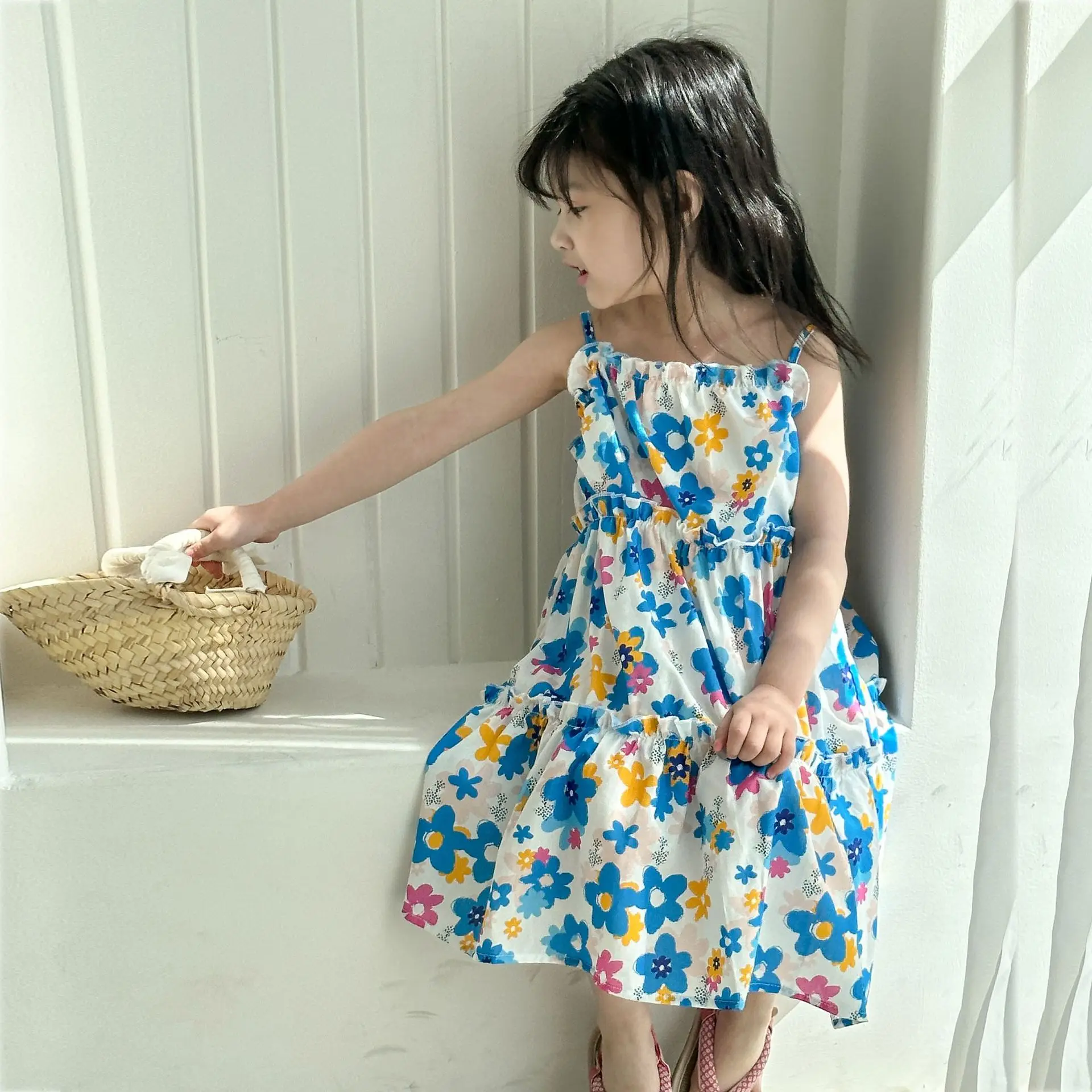 Vestido veraniego de algodón para niña con flores y bandolera - imagen 5