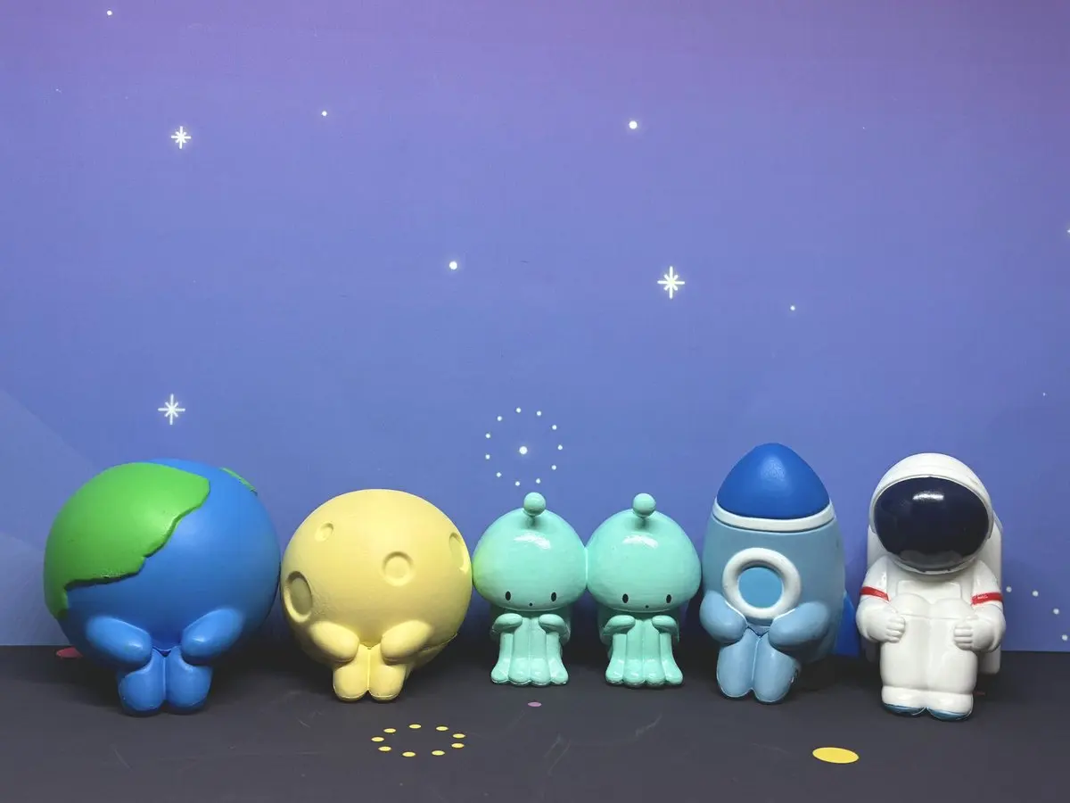 Juguete cápsula Machiboke de astronautas y aliens coleccionables - imagen 2