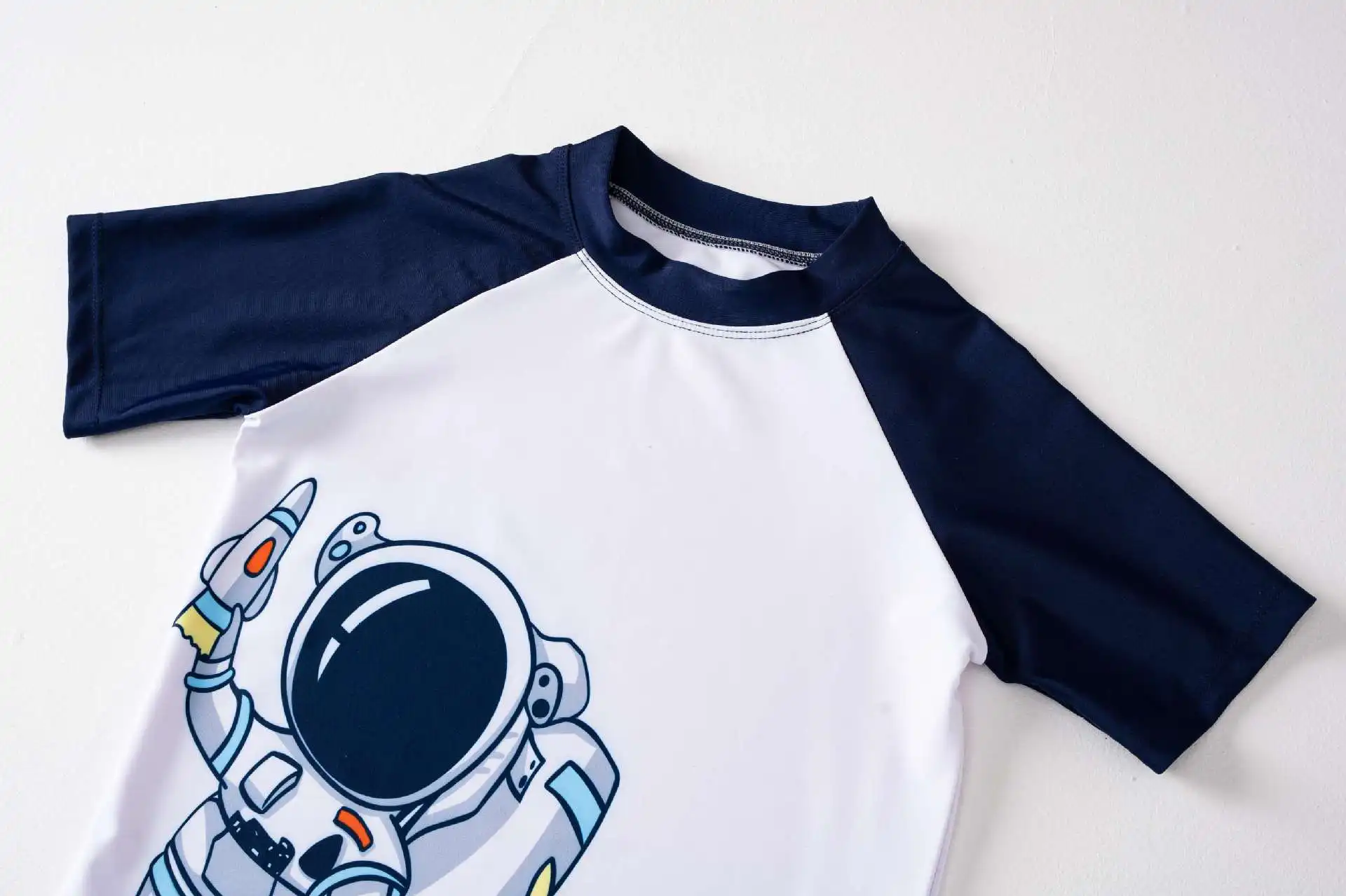 Detalle del traje de baño profesional para niños y niñas