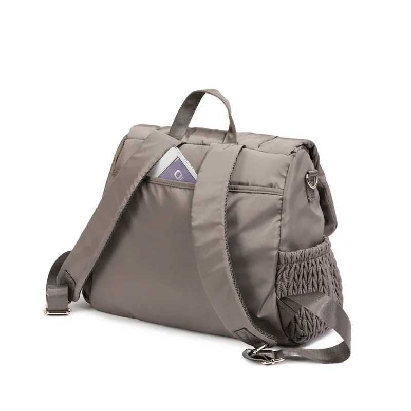 Bolsa para pañales con enfoque en funcionalidad
