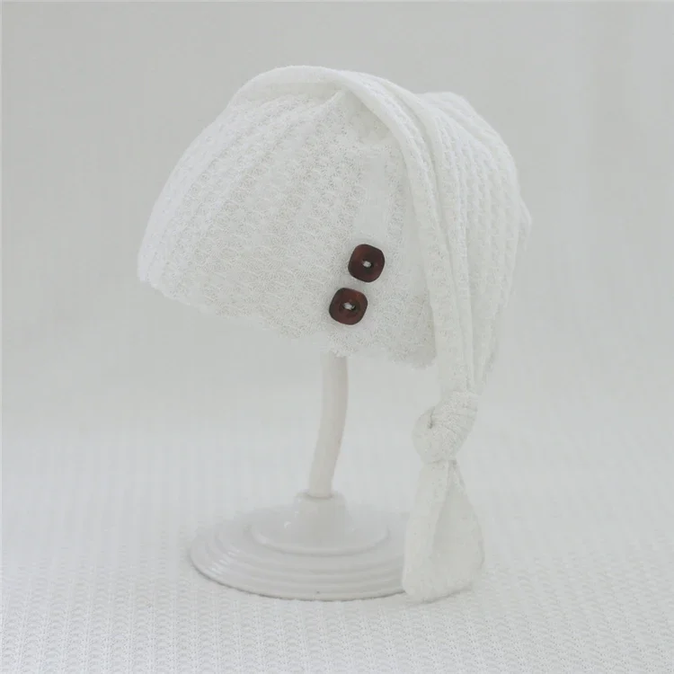 Gorro tejido con botones