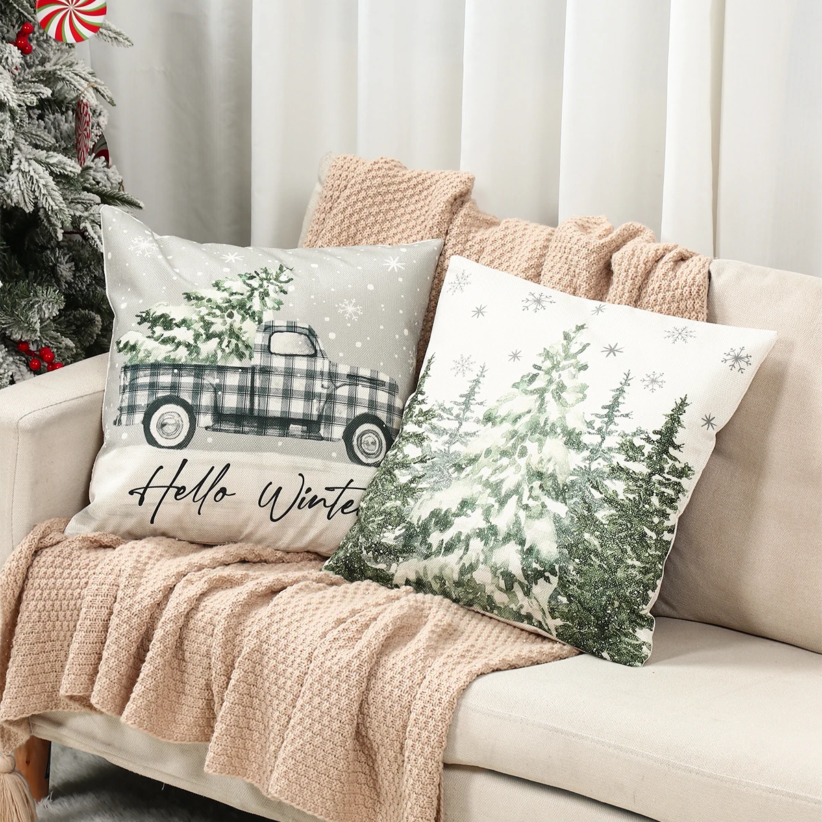 Funda de almohada navideña con Papá Noel y decoración festiva - imagen 4
