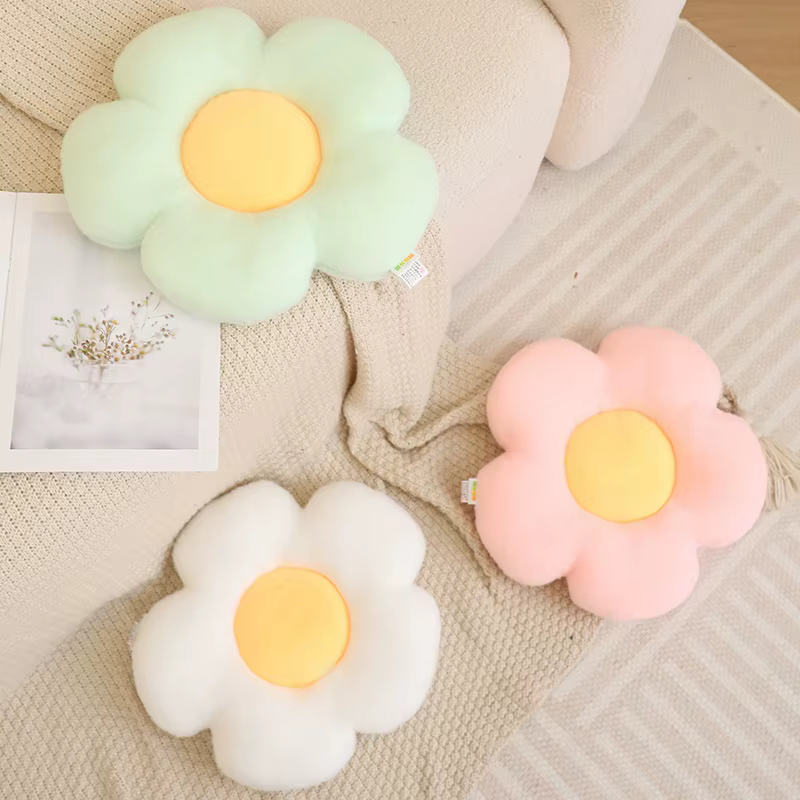 Cojín peluche infantil con formas de luna, estrella y arcoíris - imagen 4