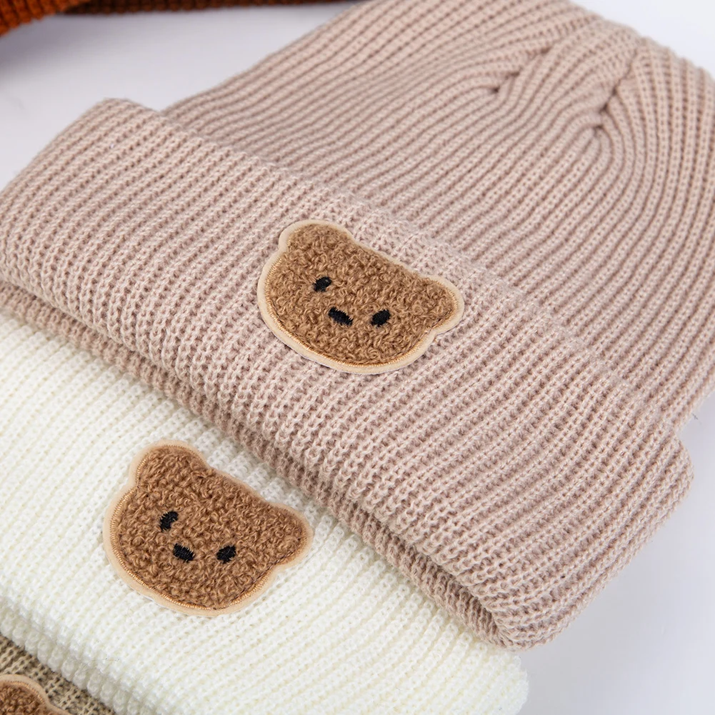 Gorro de punto cálido para bebé con oso y orejeras otoño e invierno