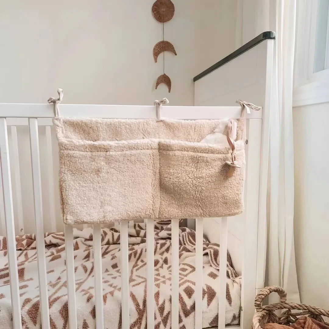 Bolsa de pañales de terciopelo con doble bolsillo lateral