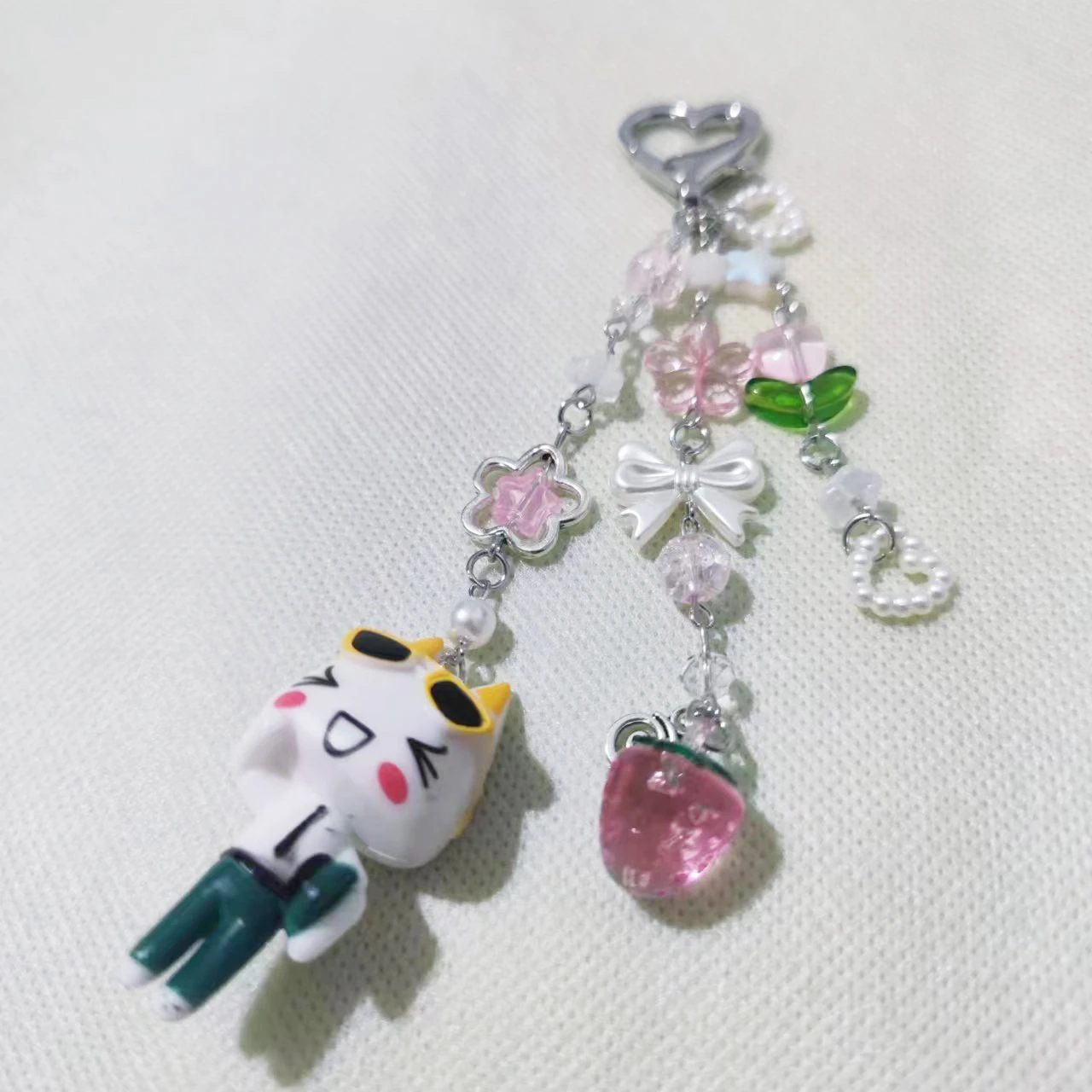 Toro Inoue llavero infantil para gato con corazón y borla de fresa - imagen 3