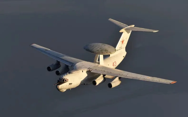 Detalle del radomo y cabina del A-50