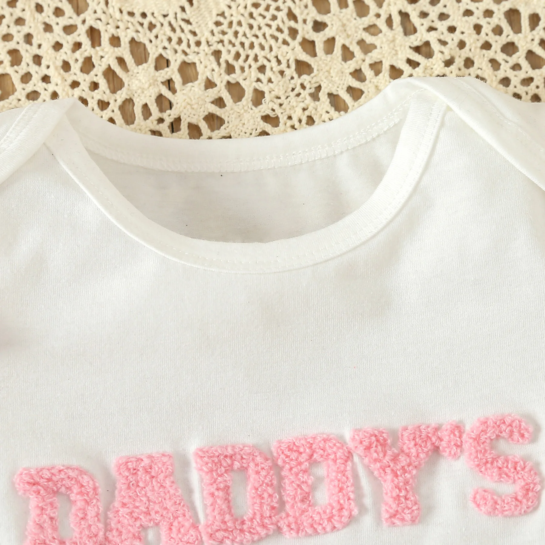Conjunto bebé niña de verano: monos, camiseta y pantalón corto con lazo