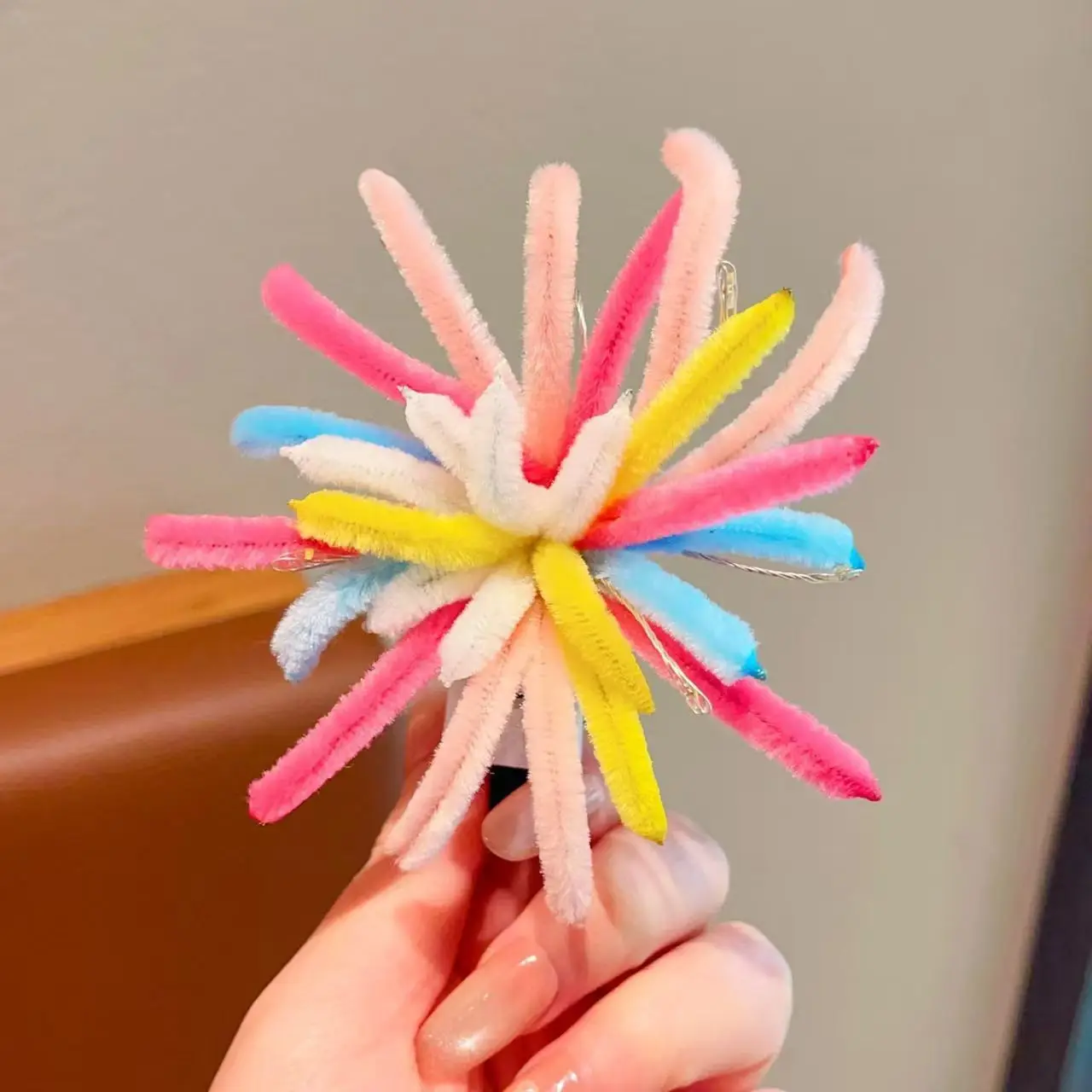 Pinza para el pelo infantil con flores coloridas para flequillo - imagen 3