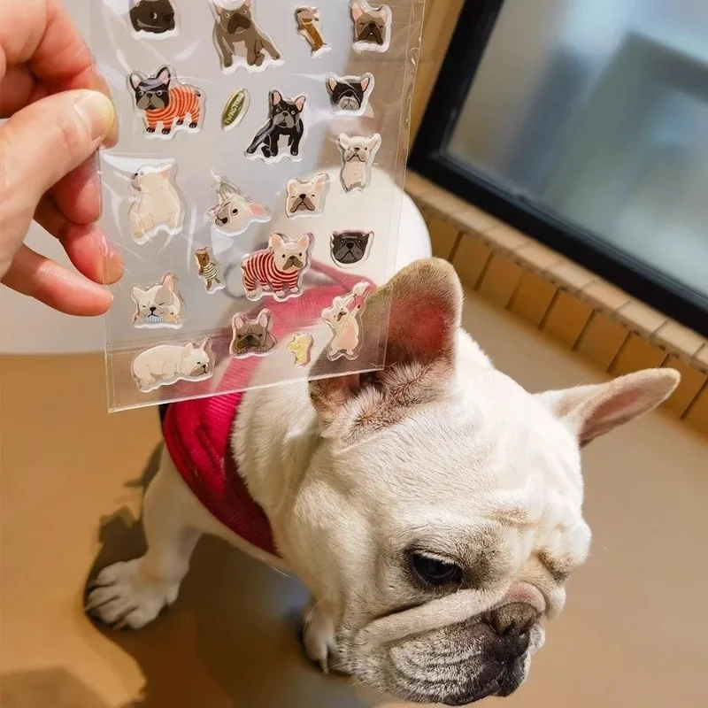 Pegatina bulldog francés aplicada en portátil