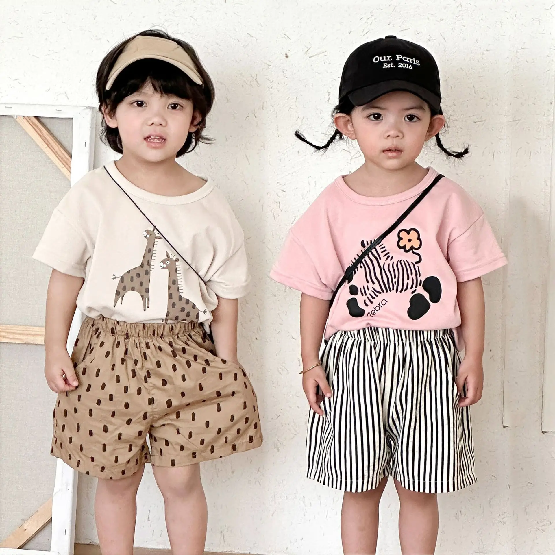 Conjunto de verano infantil con camiseta jirafa y short deportivo - imagen 4