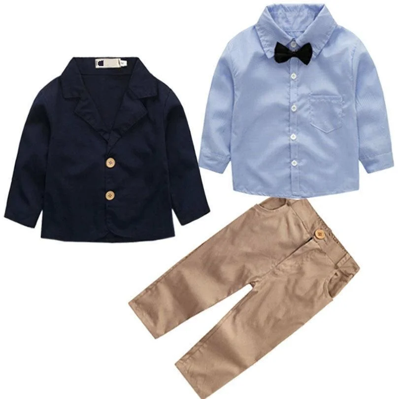 Conjunto de abrigo, camisa y pantalones azul marino