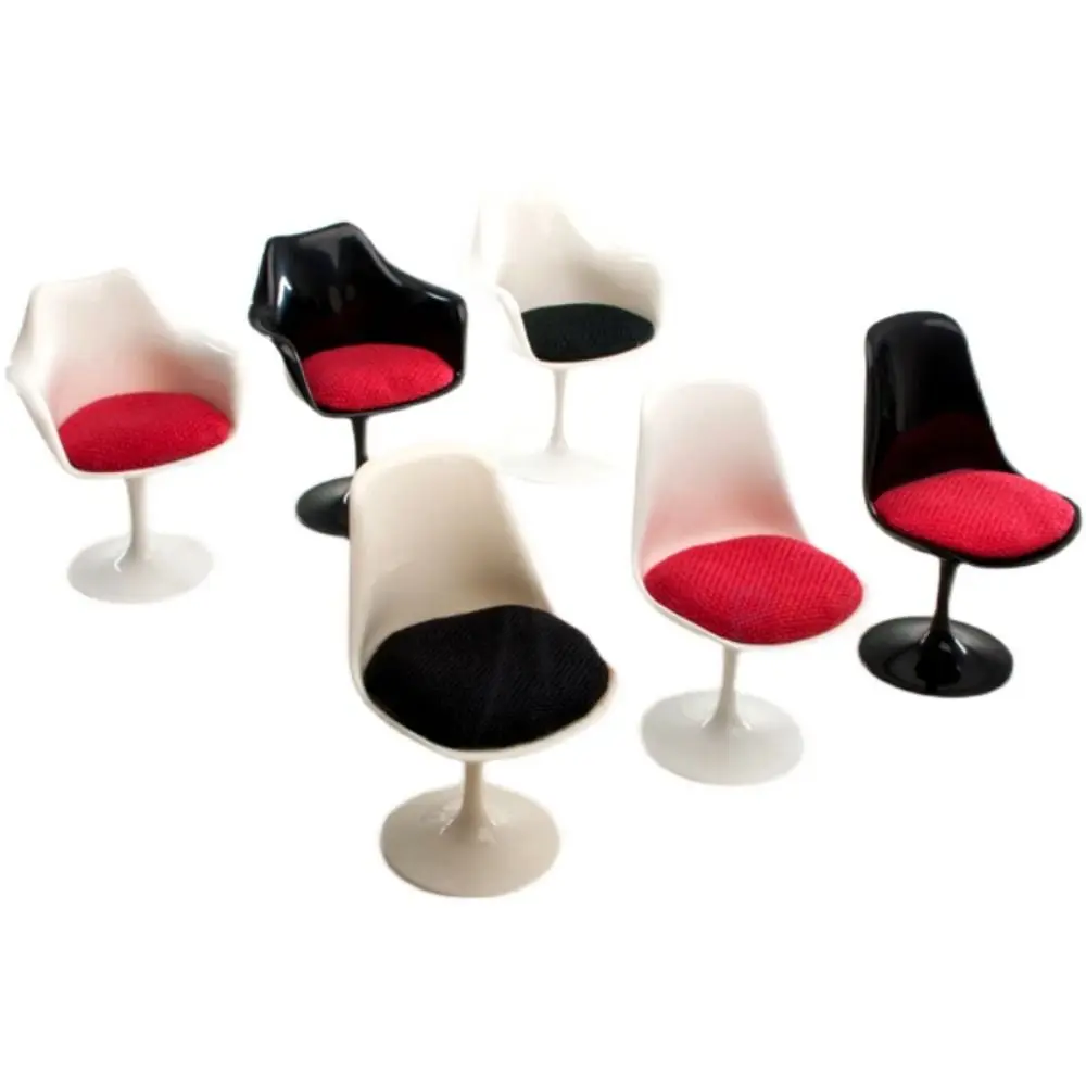 Silla de juguete en miniatura color negro