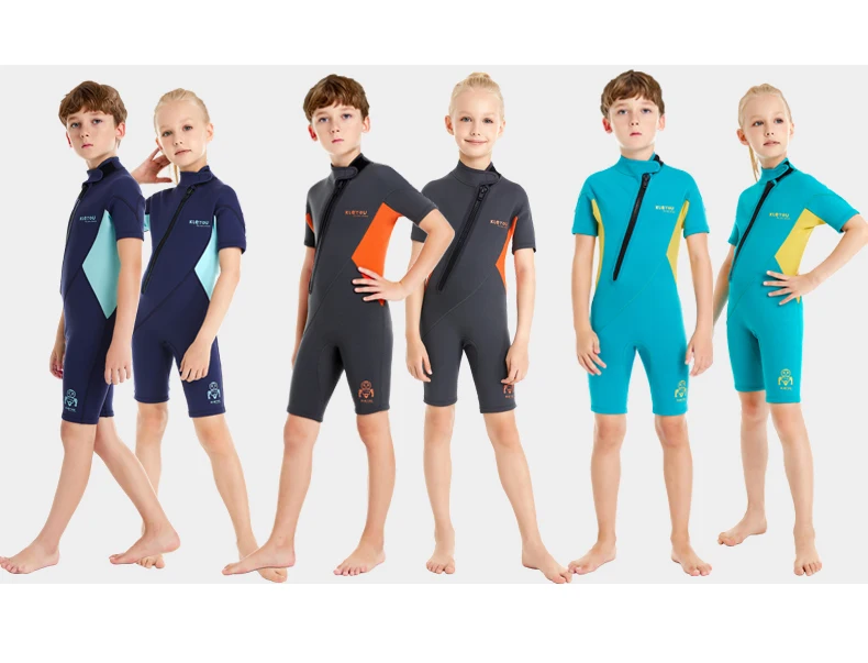 Vista trasera del traje de neopreno KLEYOU para niños