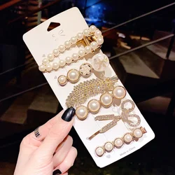 Clips laterales con perlas y flores geométricas para niñas modernas