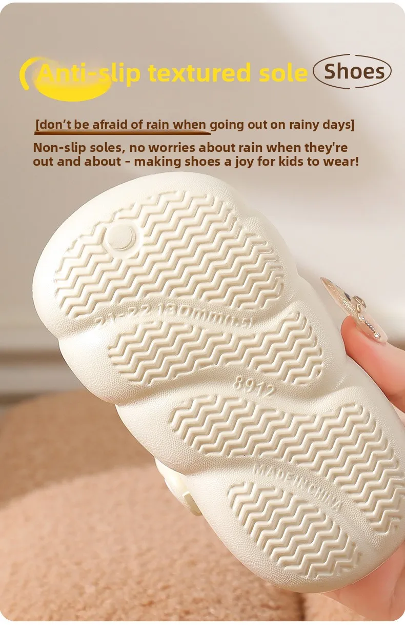 Detalle de las pantuflas con estilo infantil