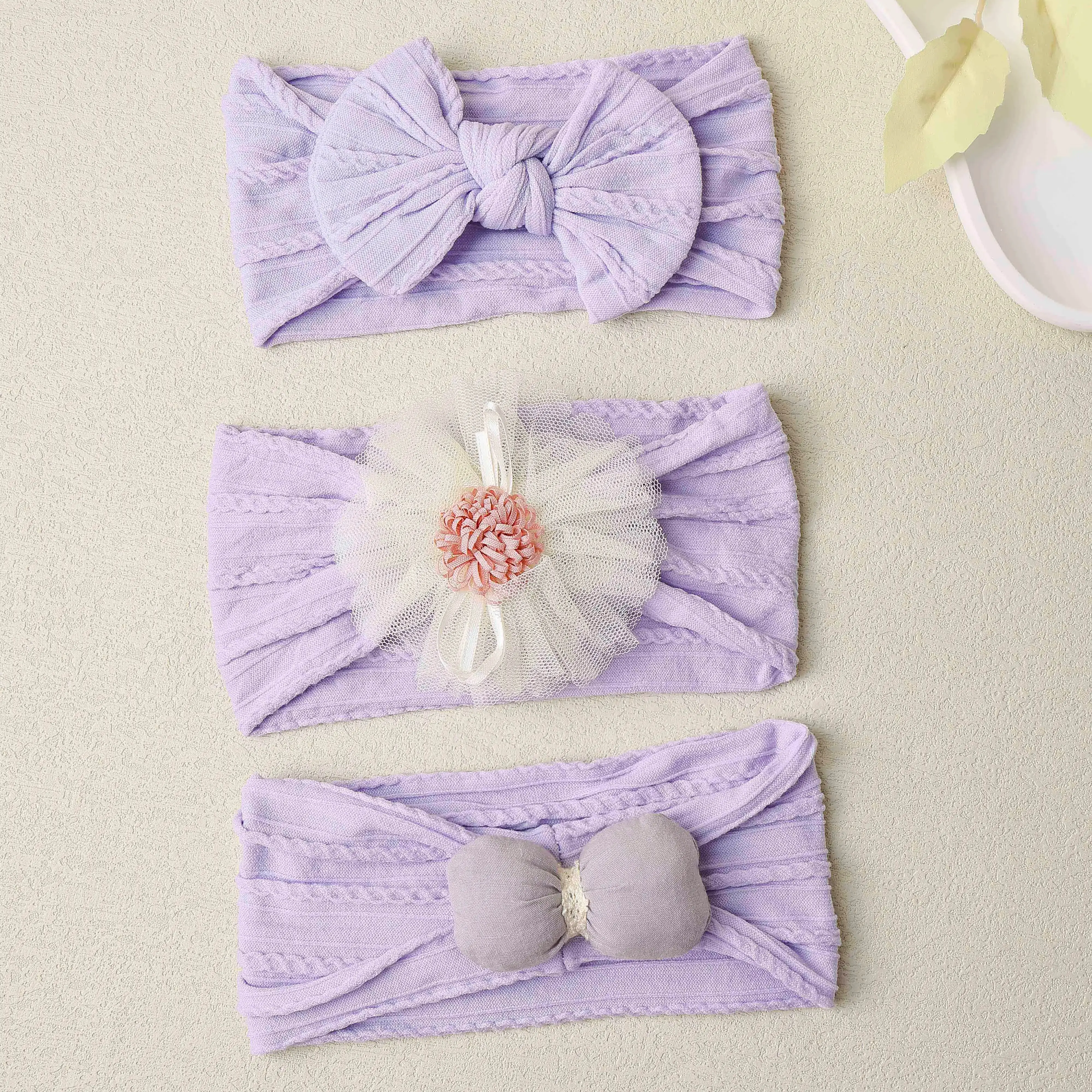 Diadema recién nacido tipo turbante suave con lazo y flores - imagen 2