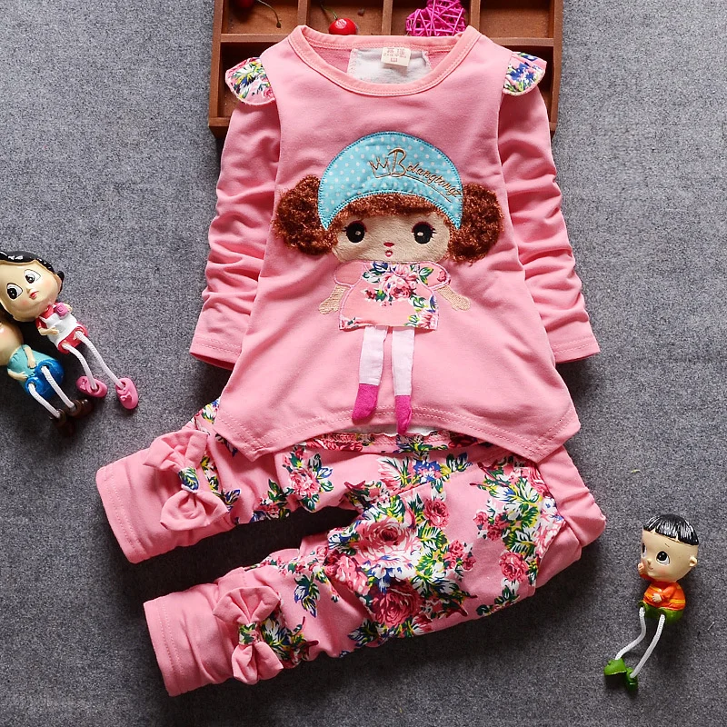 Detalle del conjunto infantil Byaxbxya en color rosa