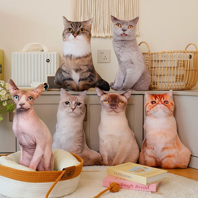 Peluche de gato 3D realista en sofá