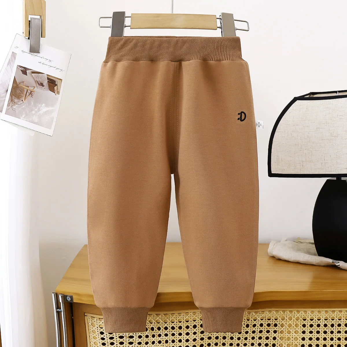 Pantalones deportivos de tela con bandas elásticas para niños - imagen 4