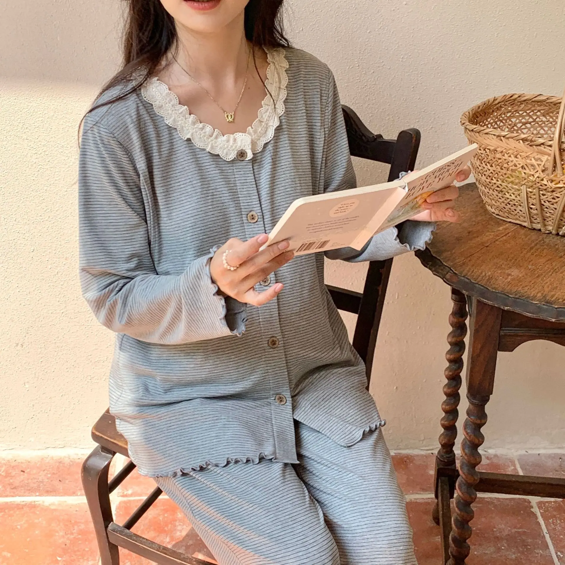 Pijama de maternidad con encaje y cuello redondo para invierno - imagen 4