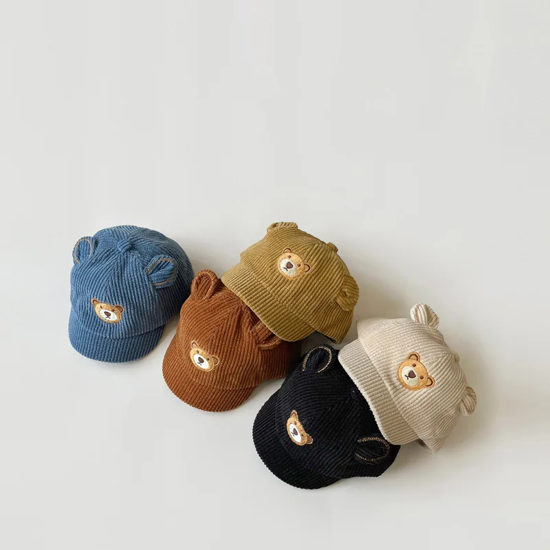 Gorro de pana con orejas de oso en color beige