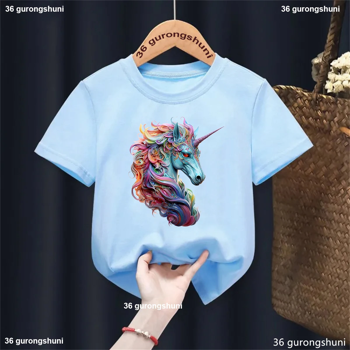 Vista del estampado en camiseta de color rosa