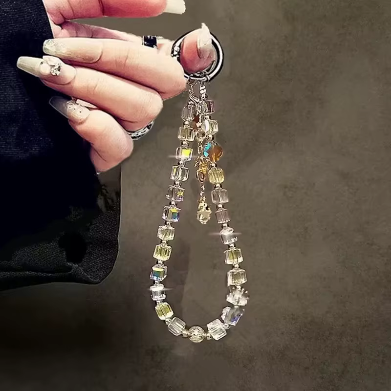 Llavero con cordón de muñeca y borla de cristal brillante - imagen 2