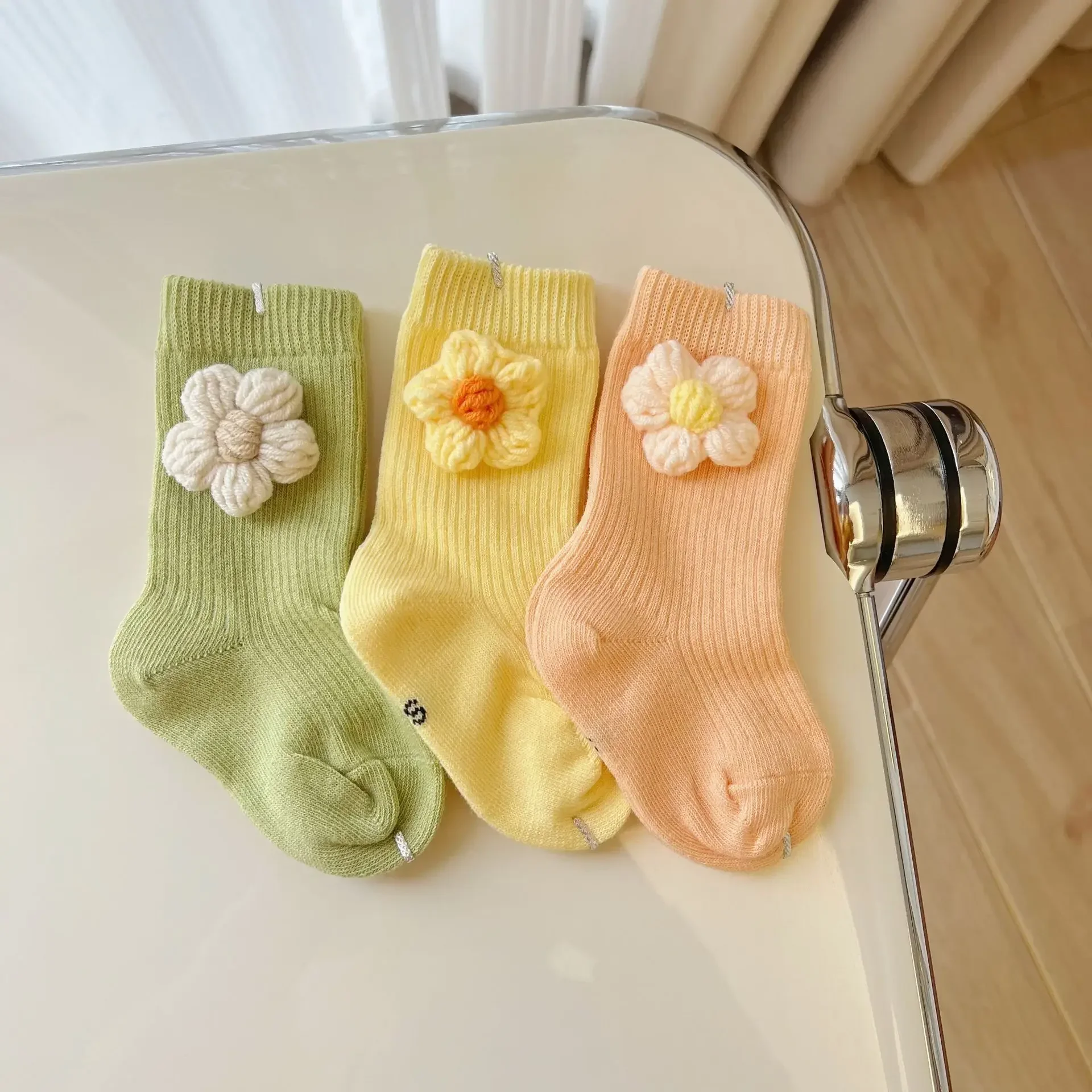 Calcetines de bebé en colores sólidos