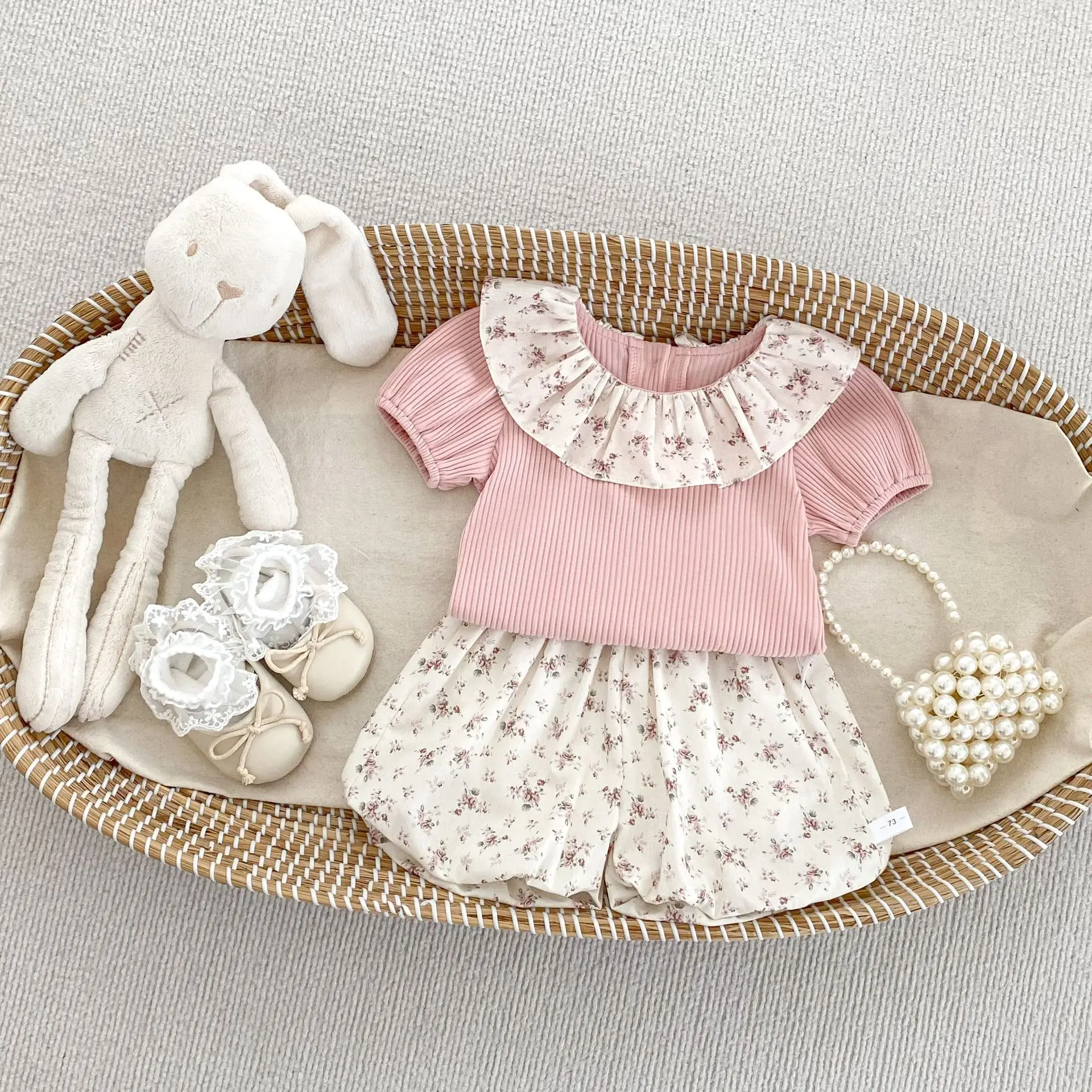 Conjunto verano bebé: camiseta sin mangas con lazo y bombachos cortos
