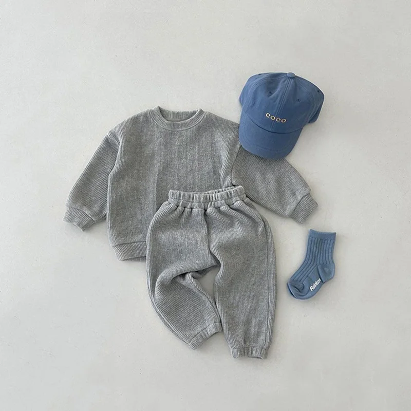 Conjunto en verde militar para niño