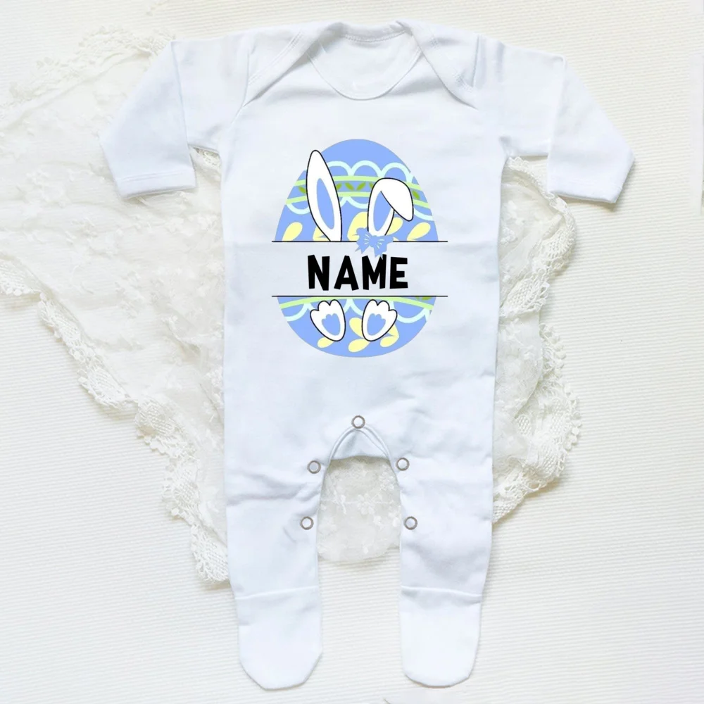 Body personalizado de Pascua para bebé – Traje de dormir tipo babygrow con conejito nombre - imagen 2